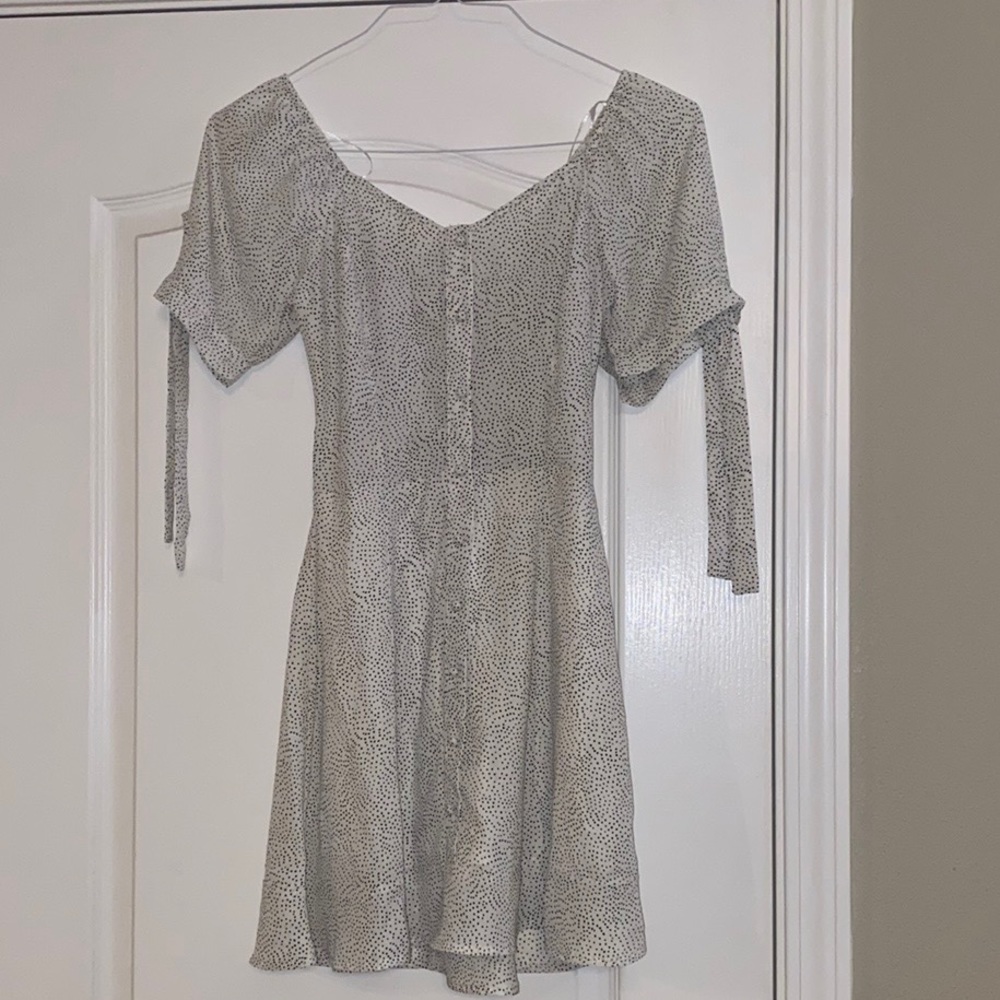 selling this brand new never worn sienna sky dress.